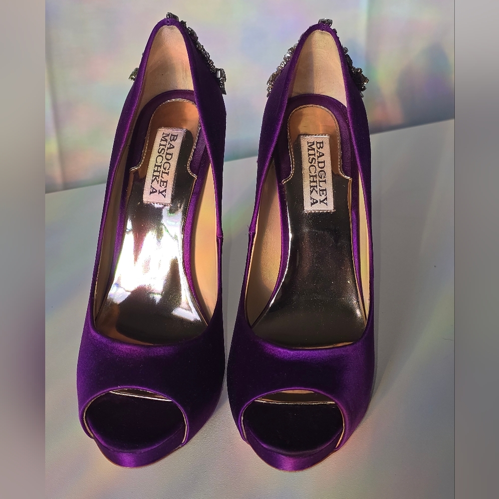 Badgley Mischka Women's Purple Peep Toe Heels